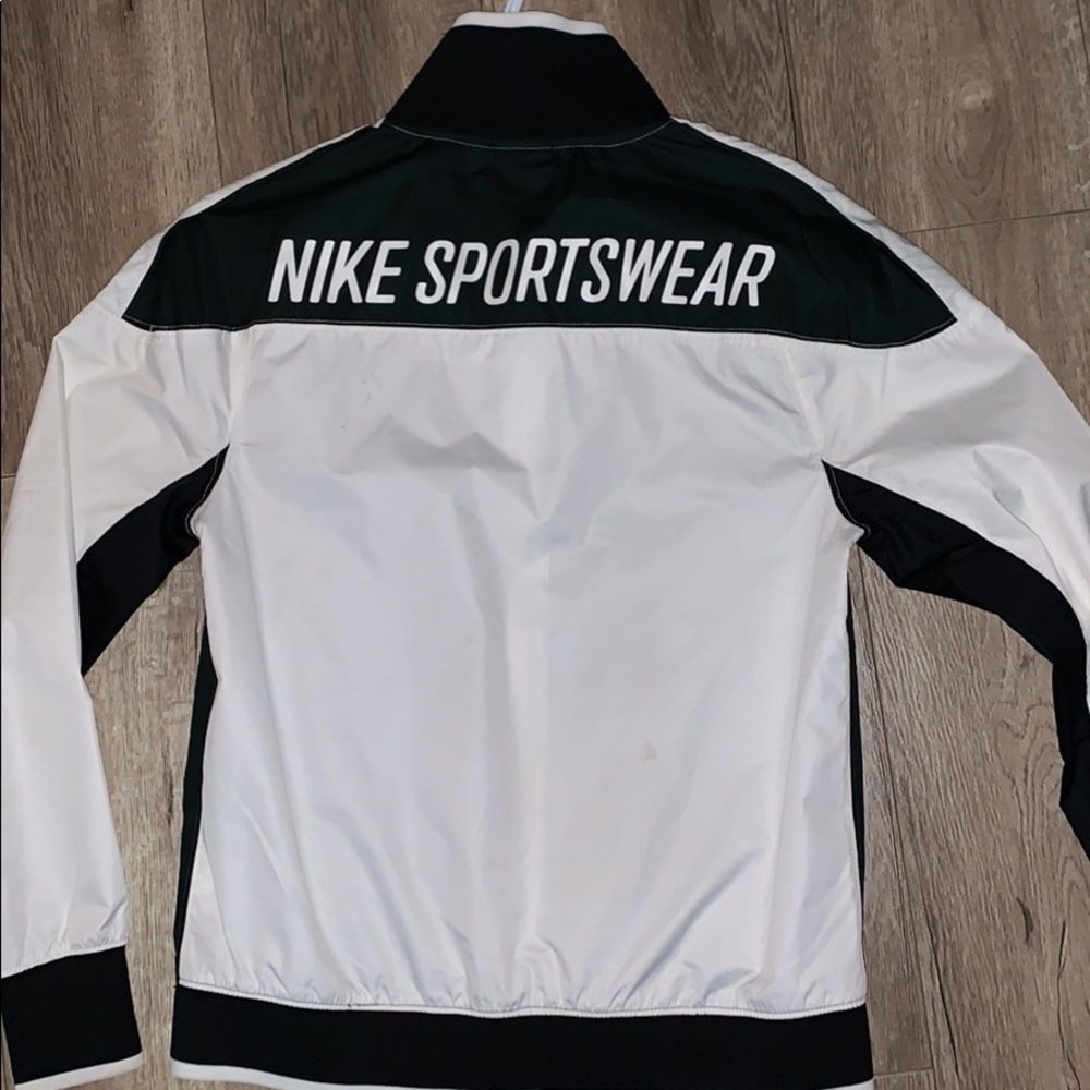 Wind breaker